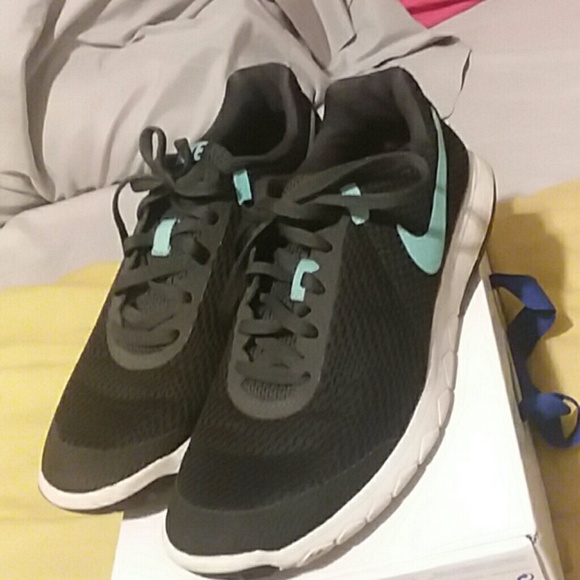 Shoes - Picture 2 of 5